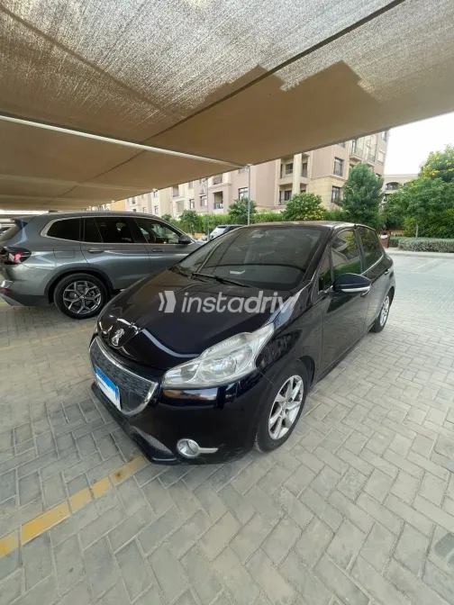 Peugeot 208 2015 White Automatic Used for Sale in Greater Cairo ( Cairo + Giza) - 3