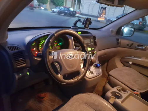 Kia Carnival 2015 Silver Automatic Used for Sale in Greater Cairo ( Cairo + Giza) - 1