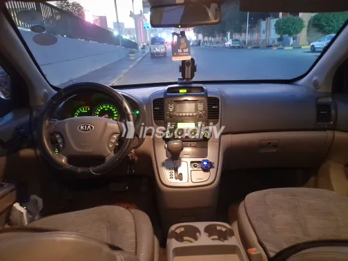 Kia Carnival 2015 Silver Automatic Used for Sale in Greater Cairo ( Cairo + Giza) - 2