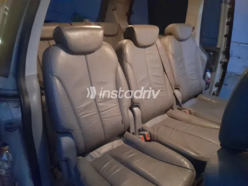 Kia Carnival 2015 Silver Automatic Used for Sale in Greater Cairo ( Cairo + Giza) - 4