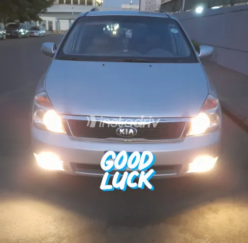Kia Carnival 2015 Silver Automatic Used for Sale in Greater Cairo ( Cairo + Giza) - 5