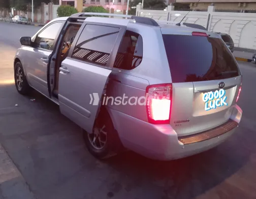 Kia Carnival 2015 Silver Automatic Used for Sale in Greater Cairo ( Cairo + Giza) - 6