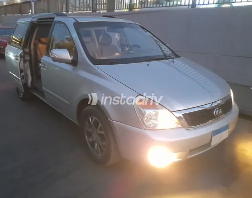 Kia Carnival 2015 Silver Automatic Used for Sale in Greater Cairo ( Cairo + Giza) - 8