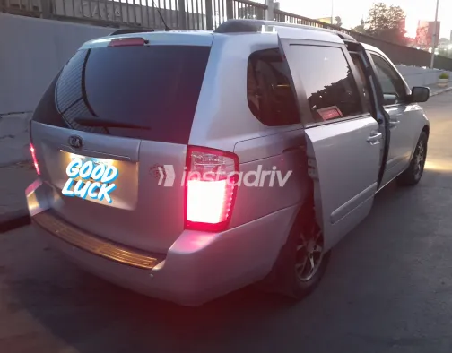 Kia Carnival 2015 Silver Automatic Used for Sale in Greater Cairo ( Cairo + Giza) - 10