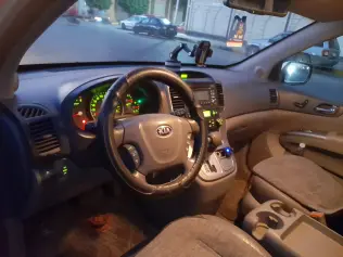 Kia Carnival 2015 Silver Automatic Used for Sale in Greater Cairo ( Cairo + Giza)