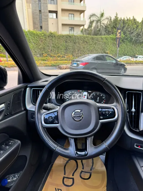 فولفو XC60 2021 أسود أوتوماتيك مستعملة للبيع في القاهرة الكبرى ( القاهرة - الجيزة) - 8