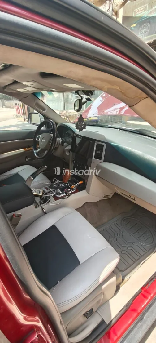Jeep Grand Cherokee 2006 Red Automatic Used for Sale in Greater Cairo ( Cairo + Giza) - 5