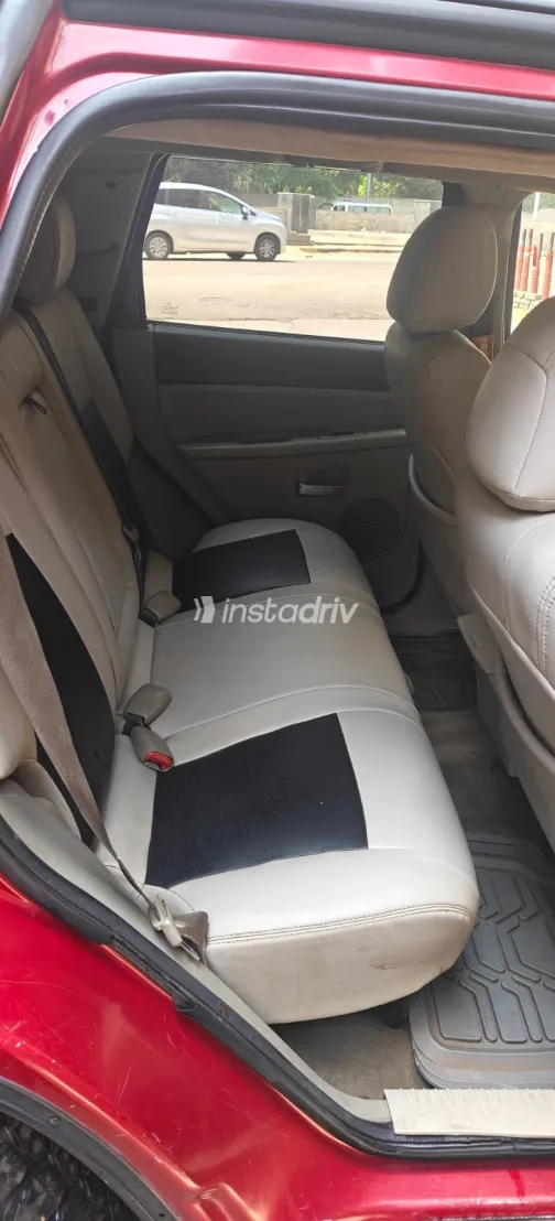 Jeep Grand Cherokee 2006 Red Automatic Used for Sale in Greater Cairo ( Cairo + Giza) - 7