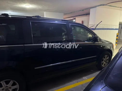 Chrysler Town & Country 2009 Black Automatic Used for Sale in Greater Cairo ( Cairo + Giza) - 1
