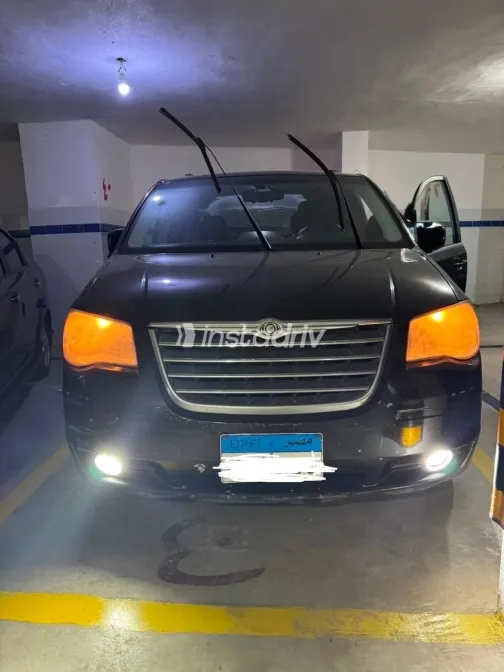 Chrysler Town & Country 2009 Black Automatic Used for Sale in Greater Cairo ( Cairo + Giza) - 4