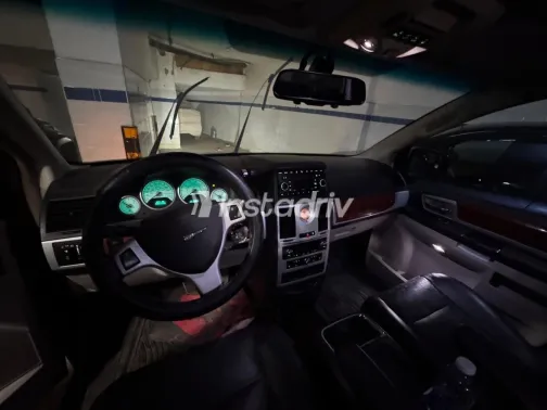 Chrysler Town & Country 2009 Black Automatic Used for Sale in Greater Cairo ( Cairo + Giza) - 6