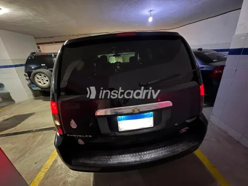 Chrysler Town & Country 2009 Black Automatic Used for Sale in Greater Cairo ( Cairo + Giza) - 9