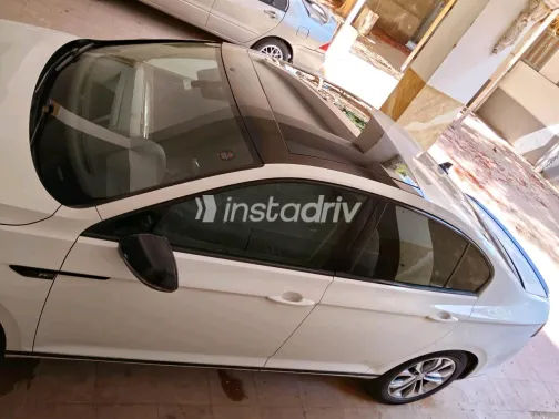 فولكس فاغن باسات 2019 أبيض أوتوماتيك مستعملة للبيع في القاهرة الكبرى ( القاهرة - الجيزة) - 1