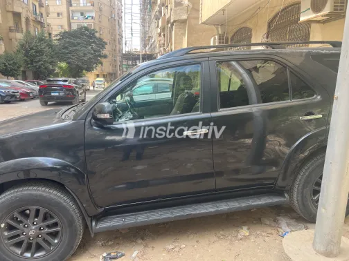 Toyota Fortuner 2017 Black Automatic Used for Sale in Greater Cairo ( Cairo + Giza) - 5