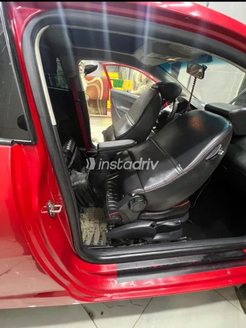 Seat Ibiza 2015 Red Automatic Used for Sale in Greater Cairo ( Cairo + Giza) - 4