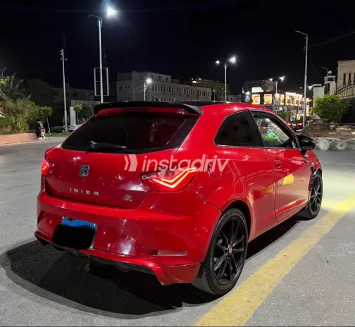 Seat Ibiza 2015 Red Automatic Used for Sale in Greater Cairo ( Cairo + Giza) - 5