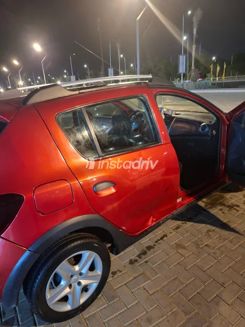 Renault Sandero Step Way 2017 Red Automatic Used for Sale in Greater Cairo ( Cairo + Giza) - 3