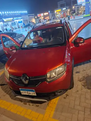 Renault Sandero Step Way 2017 Red Automatic Used for Sale in Greater Cairo ( Cairo + Giza)