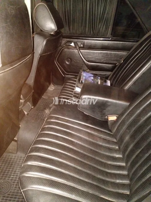 Mercedes E 200 1986 Gold Automatic Used for Sale in Greater Cairo ( Cairo + Giza) - 6