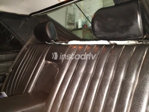 Mercedes E 200 1986 Gold Automatic Used for Sale in Greater Cairo ( Cairo + Giza) - 9