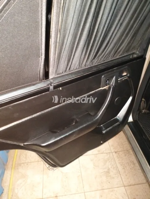 Mercedes E 200 1986 Gold Automatic Used for Sale in Greater Cairo ( Cairo + Giza) - 10