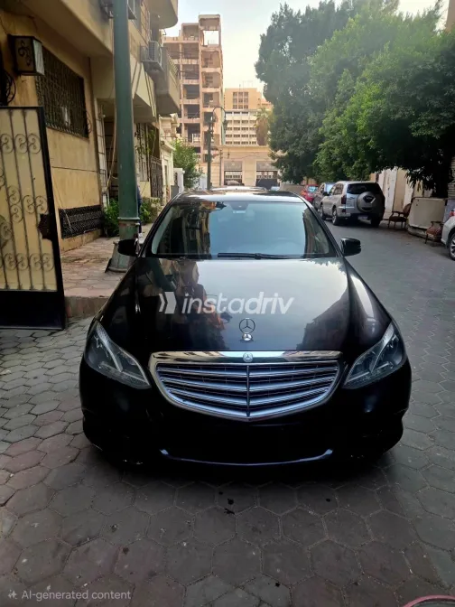 Mercedes E 200 2014 Black Automatic Used for Sale in Greater Cairo ( Cairo + Giza) - 4
