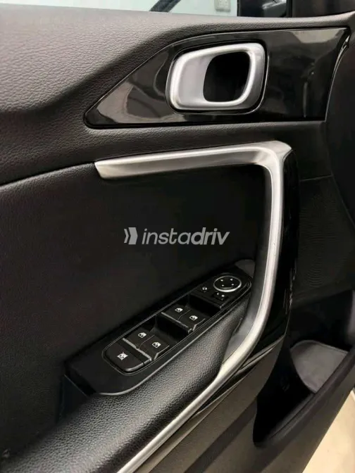 Kia Xceed 2024 White Automatic Used for Sale in Greater Cairo ( Cairo + Giza) - 5