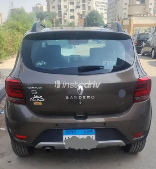 Renault Sandero Step Way 2020 Bronze Automatic Used for Sale in Greater Cairo ( Cairo + Giza) - 2