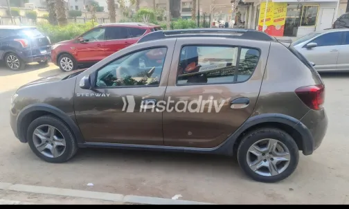 Renault Sandero Step Way 2020 Bronze Automatic Used for Sale in Greater Cairo ( Cairo + Giza) - 3