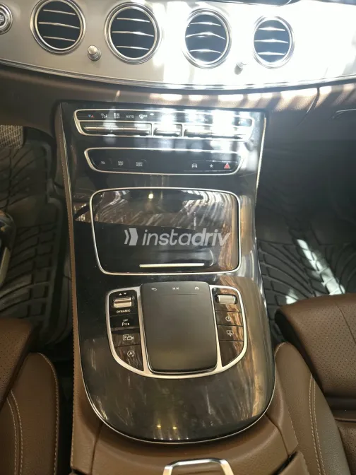 Mercedes E 200 2022 Black Automatic Used for Sale in Greater Cairo ( Cairo + Giza) - 4