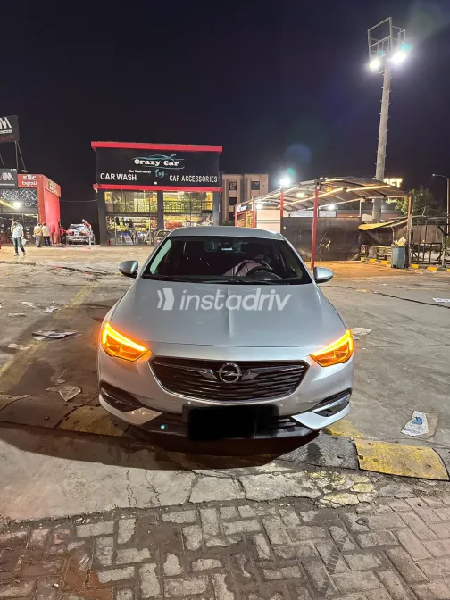 Opel Insignia 2020 Silver Automatic Used for Sale in Greater Cairo ( Cairo + Giza) - 9