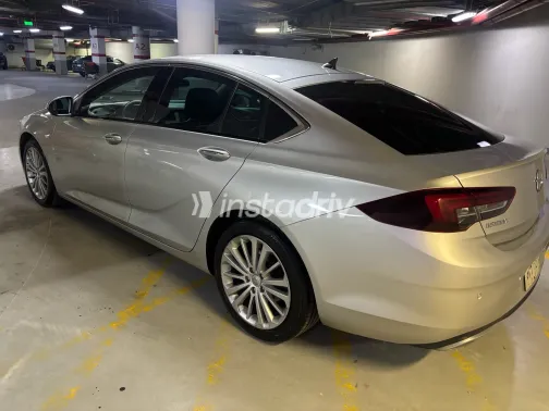 Opel Insignia 2019 Silver Automatic Used for Sale in Greater Cairo ( Cairo + Giza) - 3