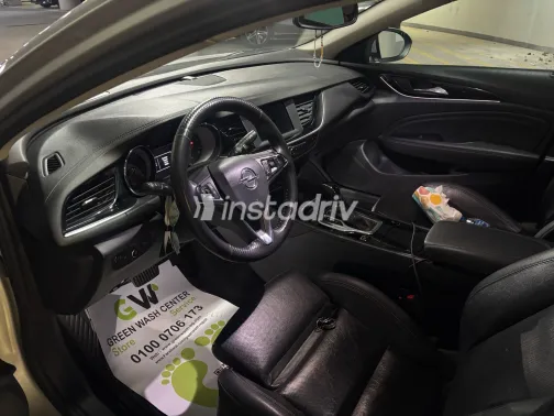 Opel Insignia 2019 Silver Automatic Used for Sale in Greater Cairo ( Cairo + Giza) - 8
