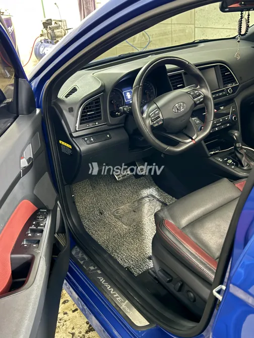 Hyundai Avante 2018 Blue Automatic Used for Sale in Greater Cairo ( Cairo + Giza) - 5