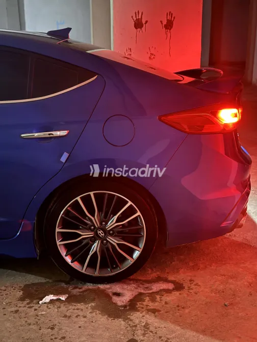 Hyundai Avante 2018 Blue Automatic Used for Sale in Greater Cairo ( Cairo + Giza) - 6
