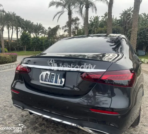 مرسيدس E 300 2023 رمادي أوتوماتيك مستعملة للبيع في القاهرة الكبرى ( القاهرة - الجيزة) - 1