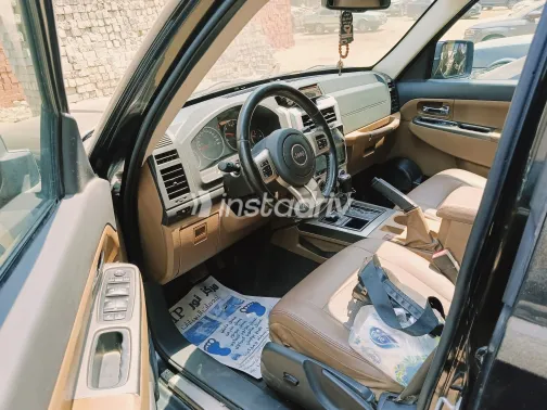 Jeep Cherokee 2012 Black Automatic Used for Sale in Greater Cairo ( Cairo + Giza) - 3