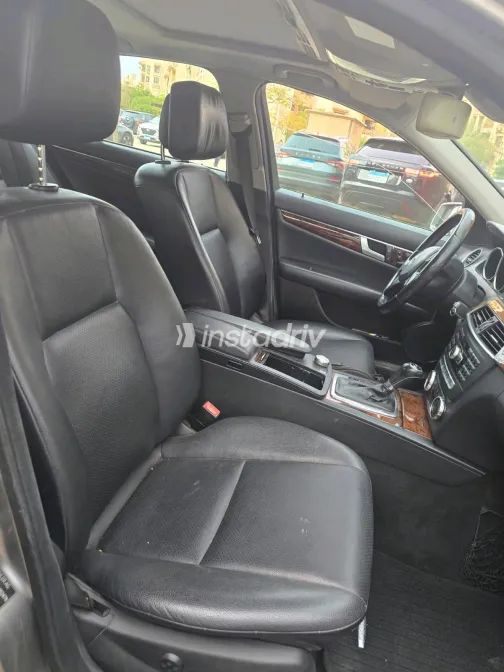 Mercedes C 250 2012 Silver Automatic Used for Sale in Greater Cairo ( Cairo + Giza) - 9