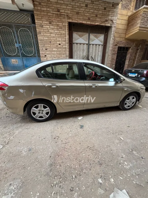 Honda City 2009 Gold Automatic Used for Sale in Greater Cairo ( Cairo + Giza) - 2