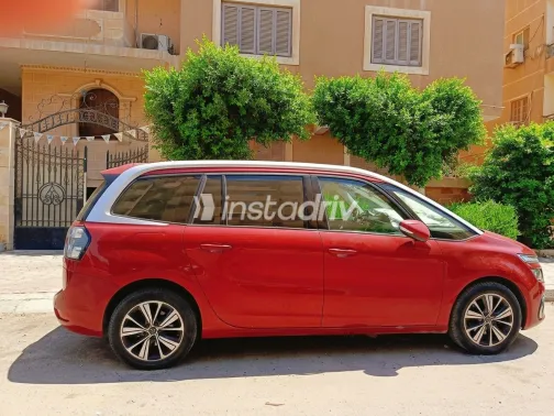 Citroën C4 Grand Picasso 2018 White Automatic Used for Sale in Greater Cairo ( Cairo + Giza) - 1