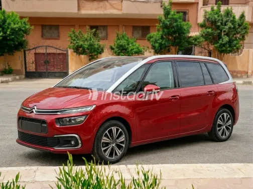 Citroën C4 Grand Picasso 2018 White Automatic Used for Sale in Greater Cairo ( Cairo + Giza) - 2