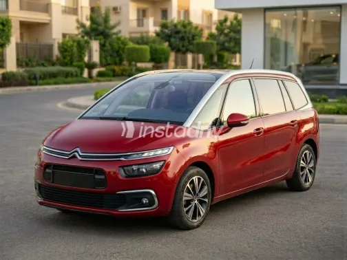 Citroën C4 Grand Picasso 2018 White Automatic Used for Sale in Greater Cairo ( Cairo + Giza) - 3