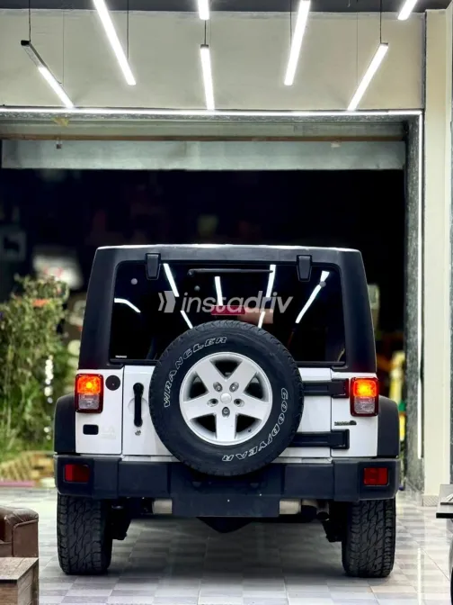 Jeep Wrangler 2016 White Automatic Used for Sale in Greater Cairo ( Cairo + Giza) - 3
