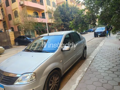 Renault Logan 2010 Silver Manual Used for Sale in Greater Cairo ( Cairo + Giza) - 3