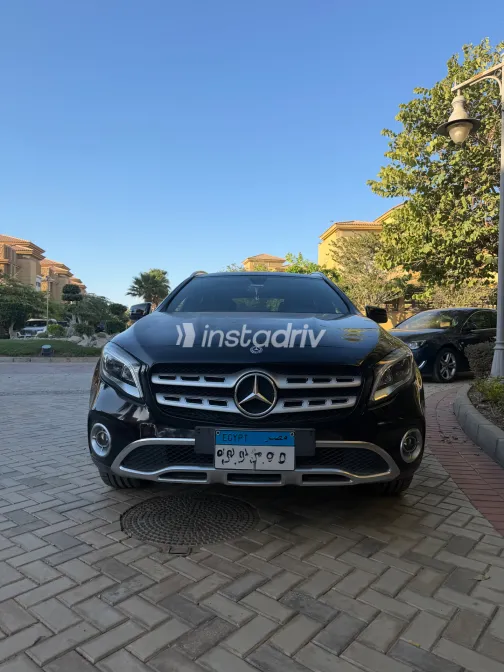 مرسيدس GLA 200 2018 أسود أوتوماتيك مستعملة للبيع في القاهرة الكبرى ( القاهرة - الجيزة) - 2