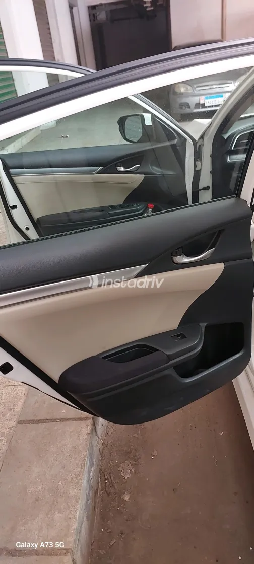 Honda Civic 2017 White Automatic Used for Sale in Greater Cairo ( Cairo + Giza) - 7
