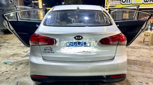 Kia Cerato 2018 Silver Automatic Used for Sale in Greater Cairo ( Cairo + Giza) - 4