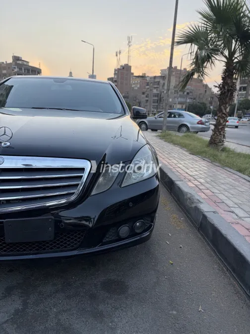Mercedes E 200 2013 Black Automatic Used for Sale in Greater Cairo ( Cairo + Giza) - 2