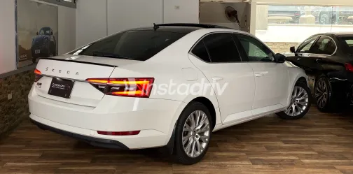 Skoda Superb 2021 White Automatic Used for Sale in Greater Cairo ( Cairo + Giza) - 6