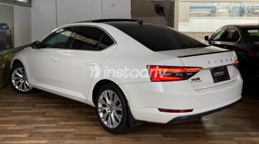 Skoda Superb 2021 White Automatic Used for Sale in Greater Cairo ( Cairo + Giza) - 7